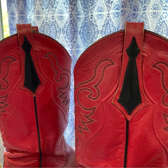 Handcrafted Leather Cowboy Boots with Overlay Details - Picture 5 of 13